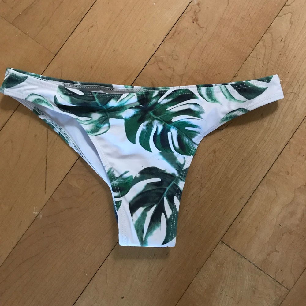 Cheeky palm leaf bikini bottoms - never worn